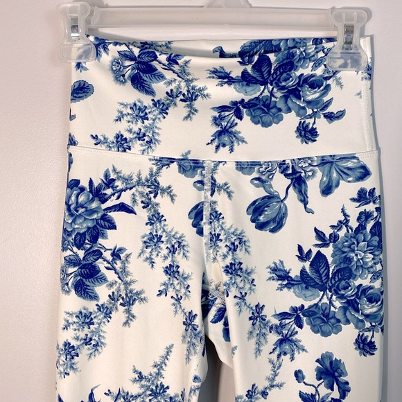 LoveshackFancy x Beachriot High Waist blue and white floral leggings size XS - Picture 2 of 9